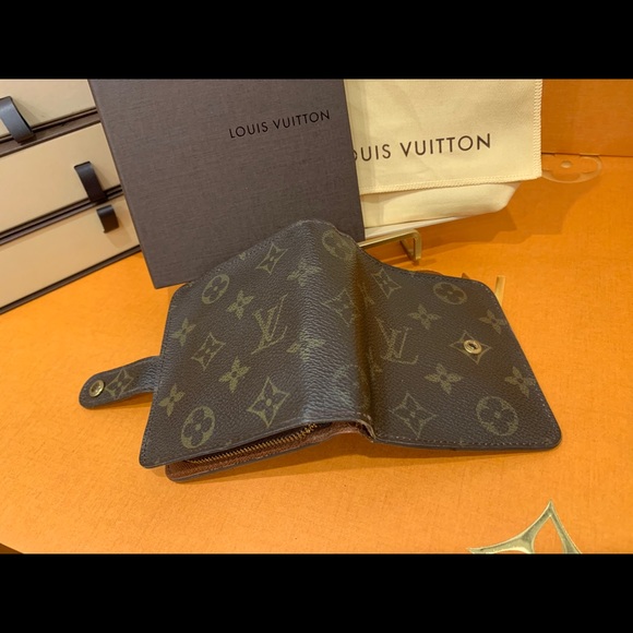 Louis Vuitton Monogram Compact Zip Bifold Wallet - Picture 15 of 16